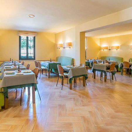 Apartaments Suites Sant Jordi Montbrio del Camp Bagian luar foto