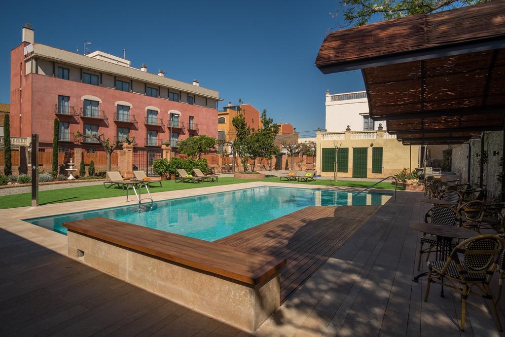 Apartaments Suites Sant Jordi Montbrio del Camp Bagian luar foto