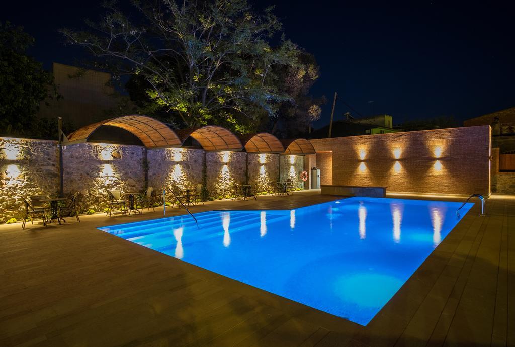 Apartaments Suites Sant Jordi Montbrio del Camp Bagian luar foto