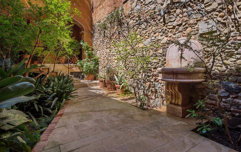 Apartaments Suites Sant Jordi Montbrio del Camp Bagian luar foto