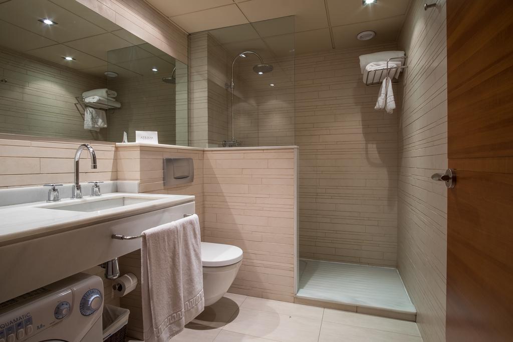 Apartaments Suites Sant Jordi Montbrio del Camp Bagian luar foto