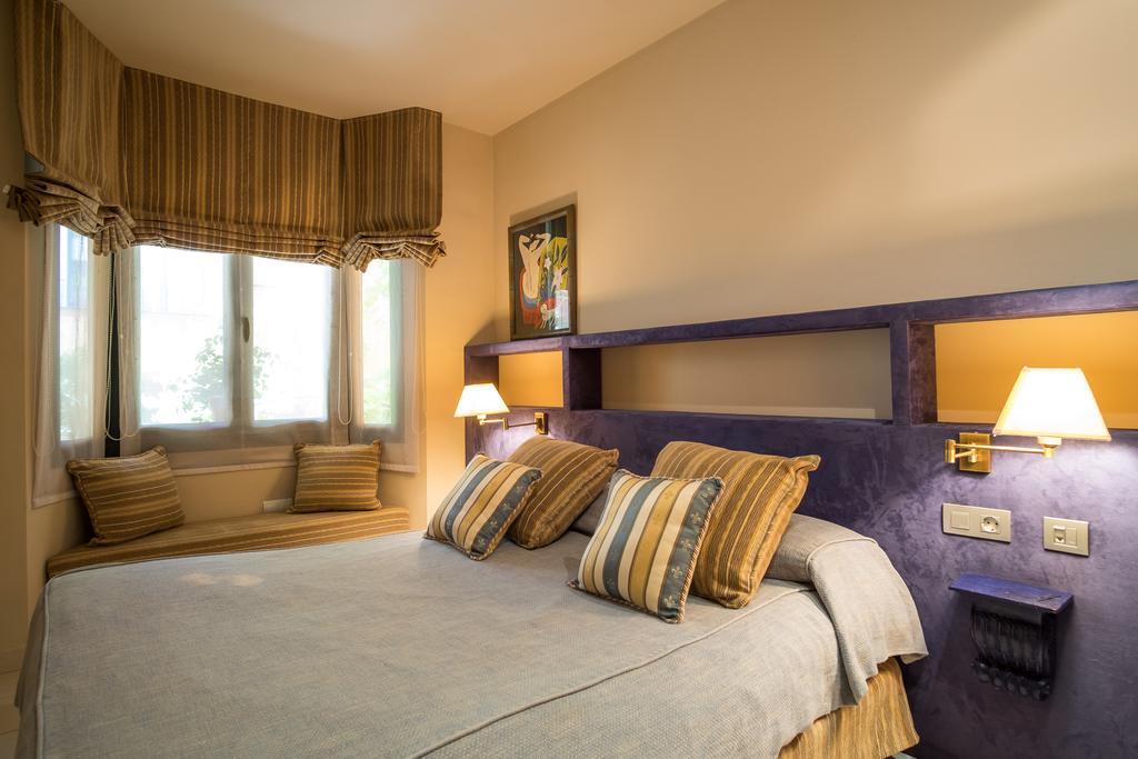 Apartaments Suites Sant Jordi Montbrio del Camp Bagian luar foto