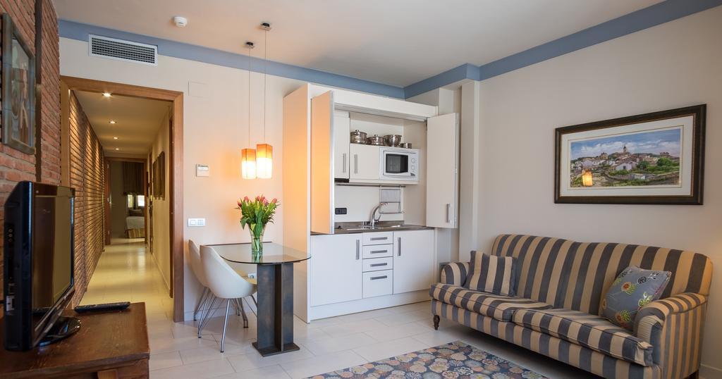 Apartaments Suites Sant Jordi Montbrio del Camp Bagian luar foto