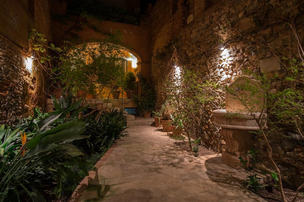 Apartaments Suites Sant Jordi Montbrio del Camp Bagian luar foto