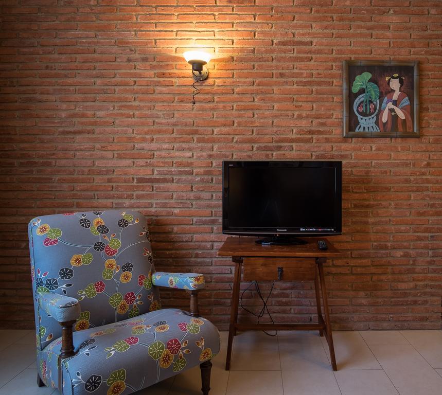 Apartaments Suites Sant Jordi Montbrio del Camp Bagian luar foto