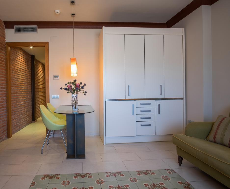 Apartaments Suites Sant Jordi Montbrio del Camp Bagian luar foto