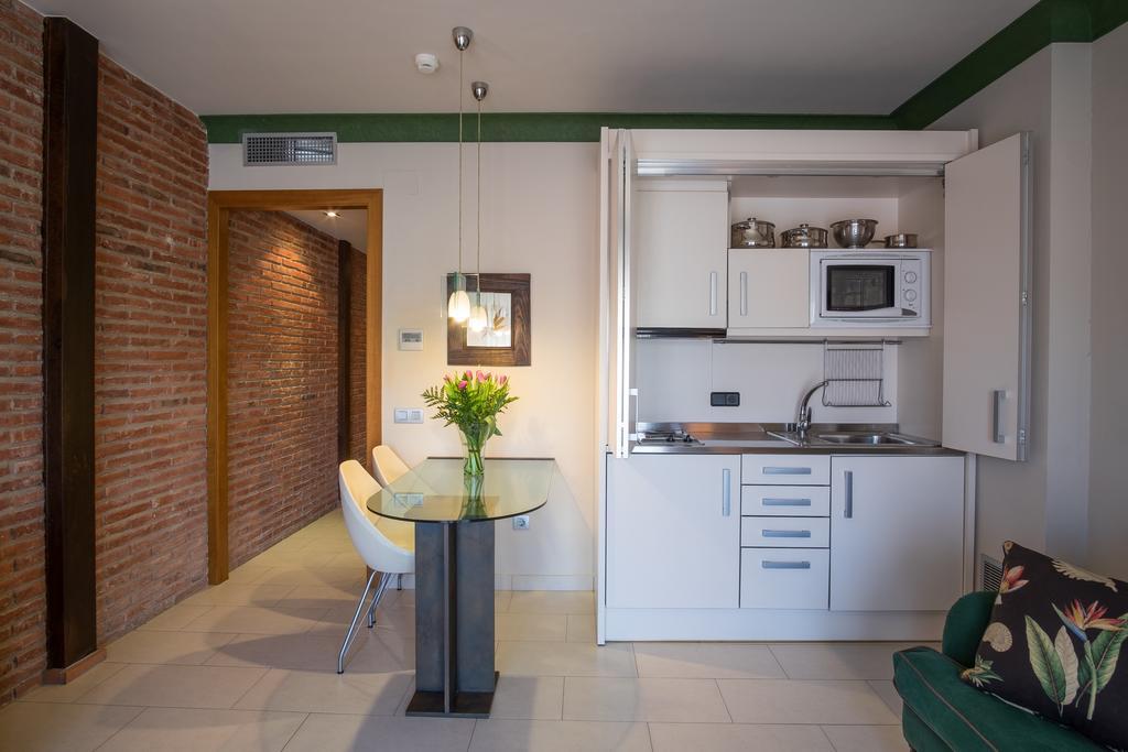 Apartaments Suites Sant Jordi Montbrio del Camp Bagian luar foto