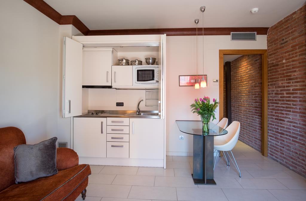 Apartaments Suites Sant Jordi Montbrio del Camp Bagian luar foto